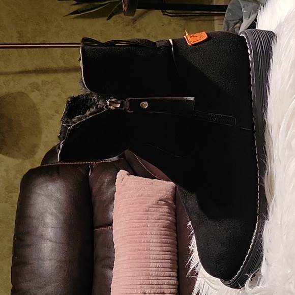 Fur Lined Short Boots - Picture 6 of 8